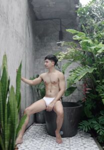 บูม ศิวพันธ์ white