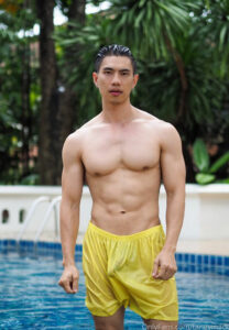 Tan-yellow แท่น ภัทรพล