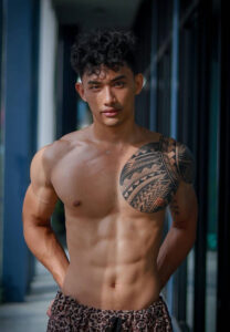 Lip-sixpack ลิป วิชาญ โกรกสำโรง