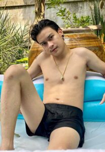 ปลั๊ก Anonpat Roswan