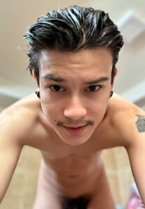 ปลั๊ก Anonpat Roswan