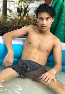 ปลั๊ก Anonpat Roswan