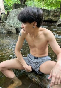 ปลั๊ก Anonpat Roswan